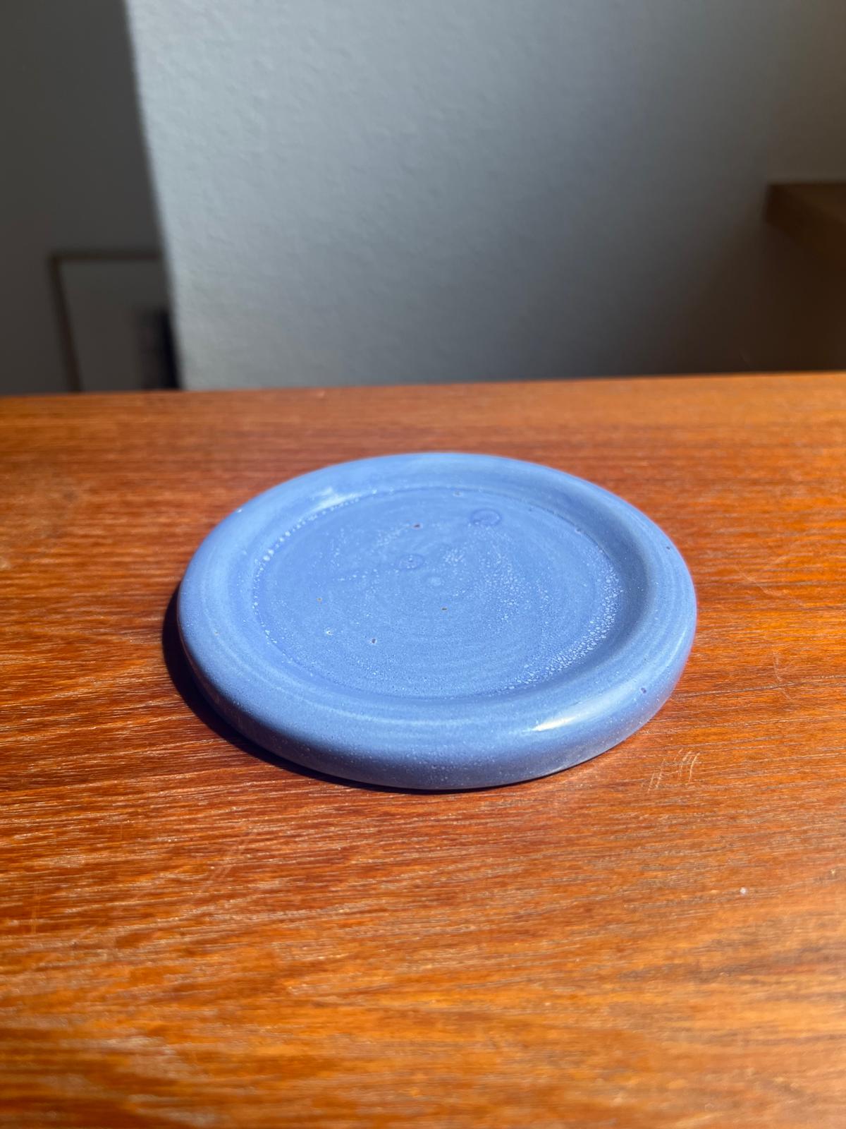 Blauer Teller